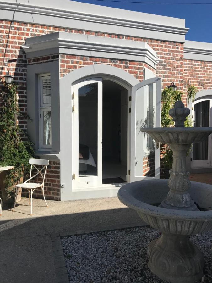 1 On Mona Bed & Breakfast Cape Town