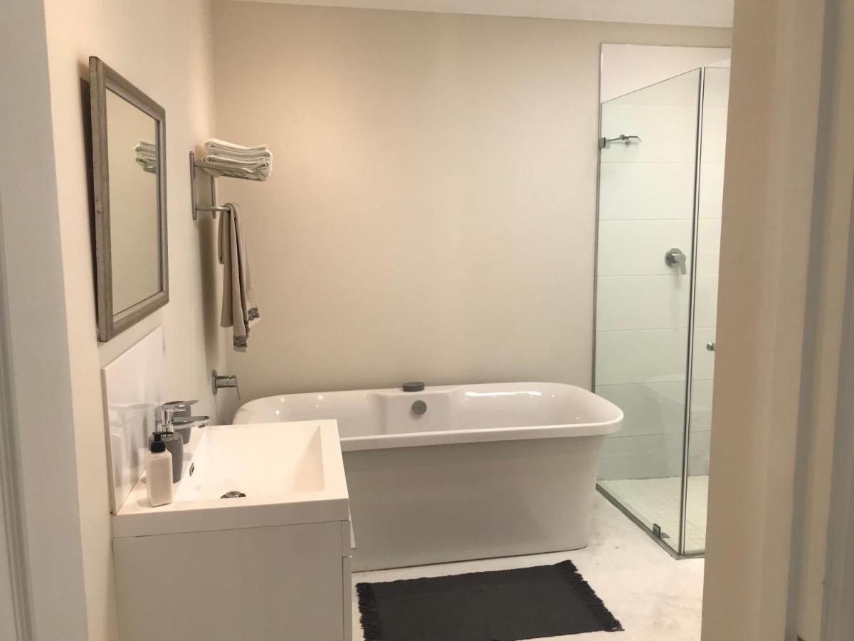 1 On Mona Bed & Breakfast Cape Town