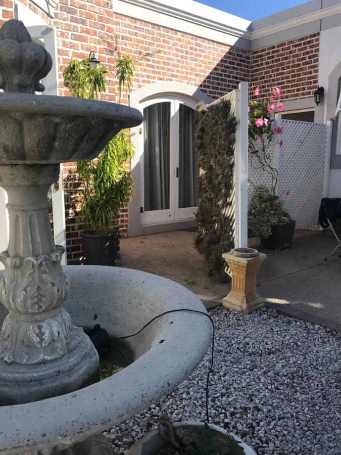 1 On Mona Bed & Breakfast Cape Town