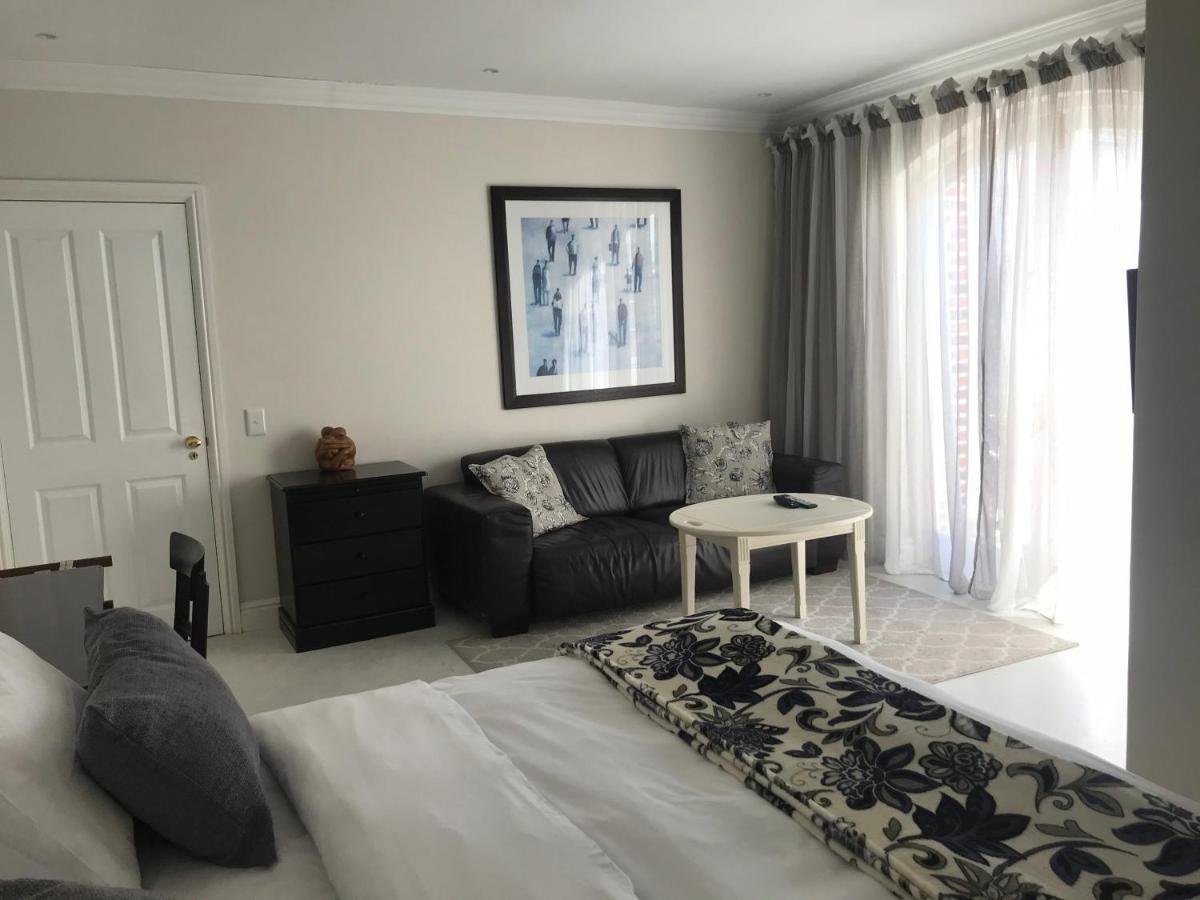 Bed & Breakfast 1 On Mona Cape Town